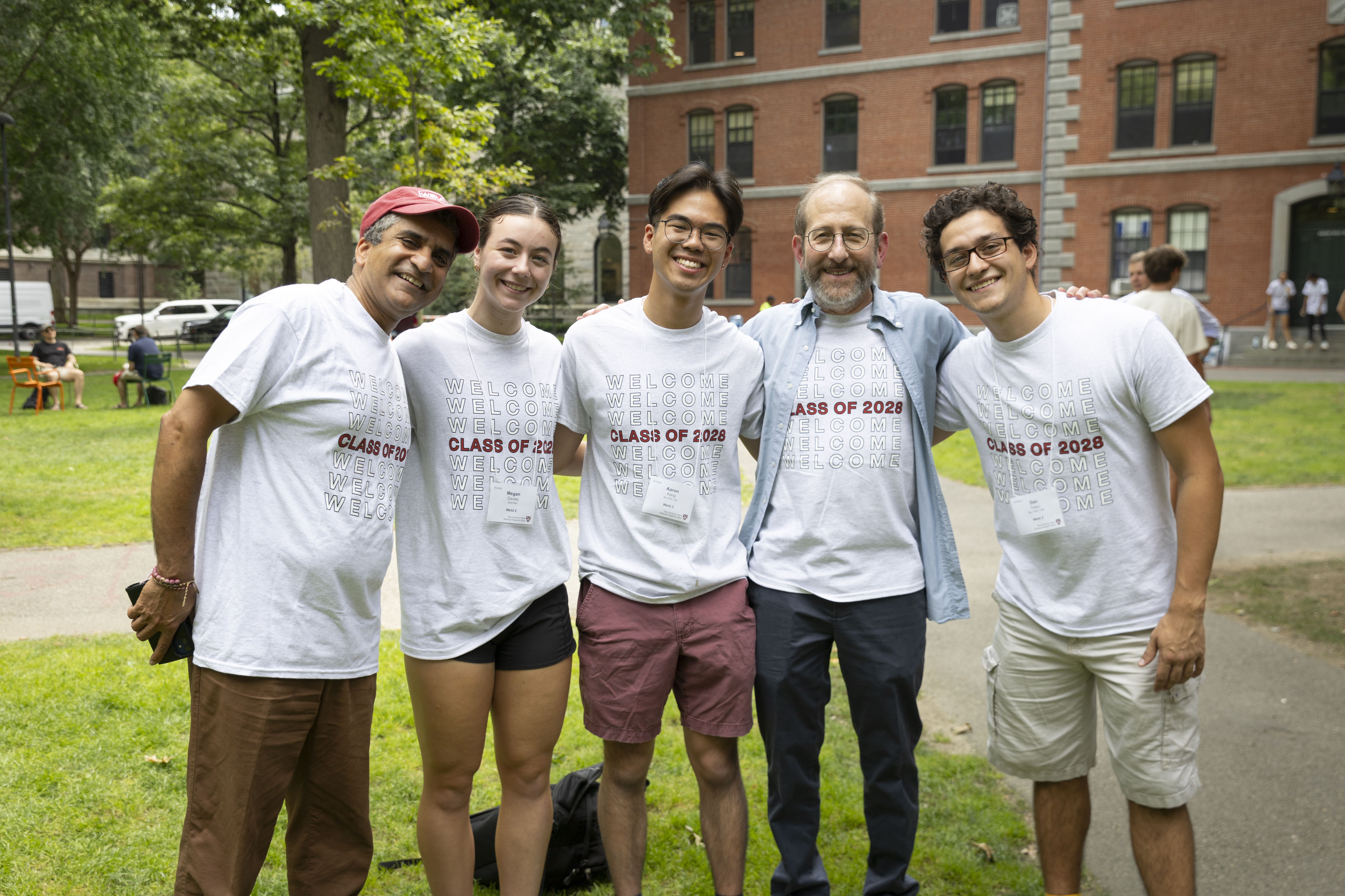 Alan Garber, Rakesh Khurana, and students on move-in day