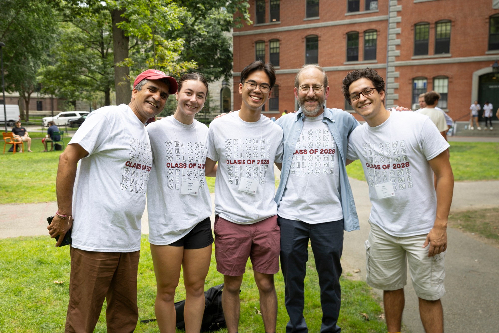 Alan Garber, Rakesh Khurana, and students on move-in day